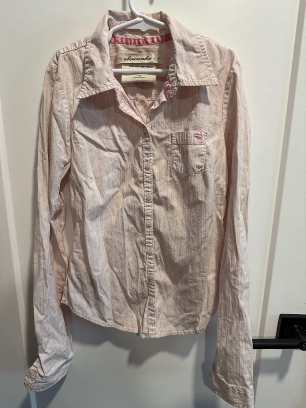 abercrombie Kids VTG Y2K Pink and White Blue Striped Button-Up Shirt large